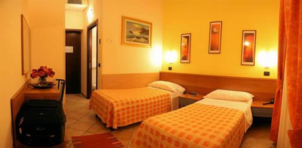 מילאנו Hotel Sara מראה חיצוני תמונה